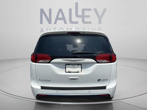 Used 2019 Chrysler Pacifica Limited w/ Advanced Safetytec Group FWD image 6
