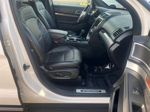 Used 2016 Ford Explorer Platinum AWD/4WD image 30