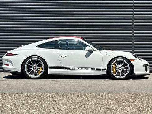 Used 2016 Porsche 911 R RWD image 9