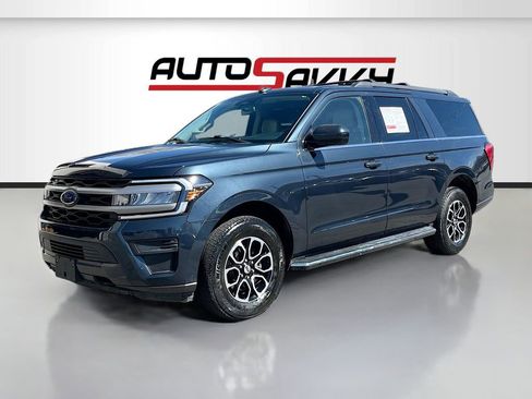 Used 2023 Ford Expedition Max XLT image 3