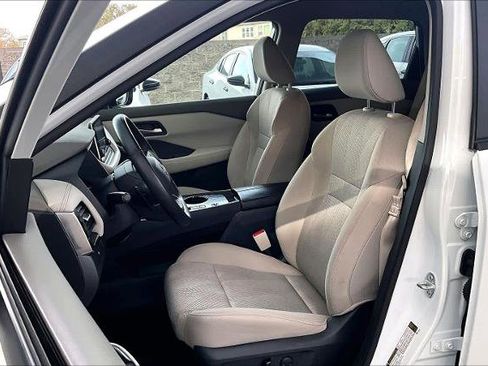 Certified 2025 Nissan Rogue SV image 8