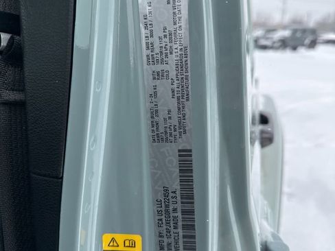 Used 2024 Jeep Wrangler Sahara image 13