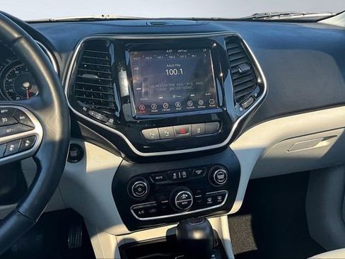 Used 2021 Jeep Cherokee Limited FWD image 9