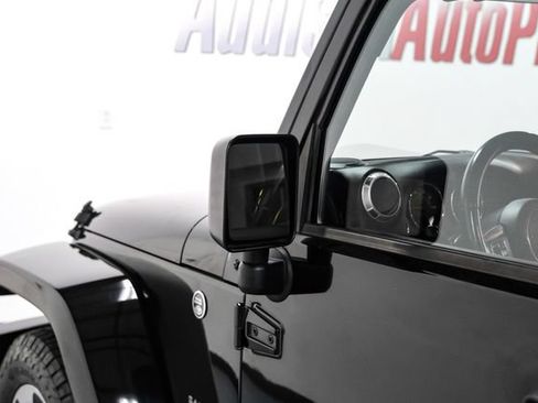 Used 2017 Jeep Wrangler Sahara w/ Connectivity Group AWD/4WD image 25