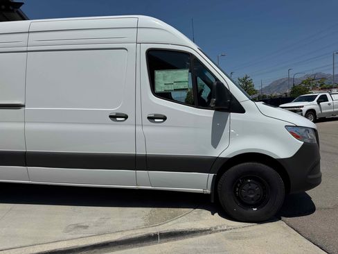 New 2025 Mercedes-Benz Sprinter 2500 image 11