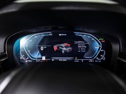 Used 2021 BMW 530e w/ Convenience Package image 27