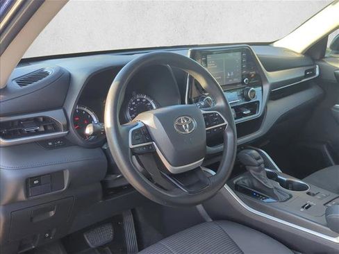 Used 2022 Toyota Highlander L FWD image 10