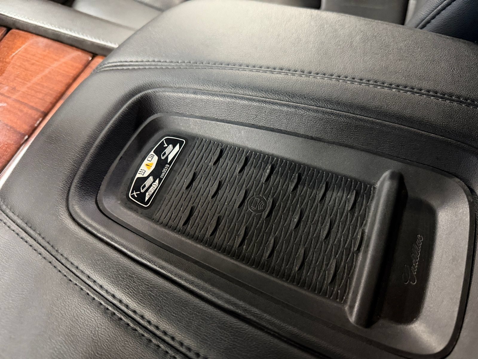 Used 2015 Cadillac Escalade Premium AWD/4WD image 36