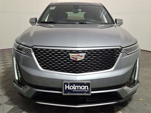 Used 2023 Cadillac XT6 Premium Luxury image 2