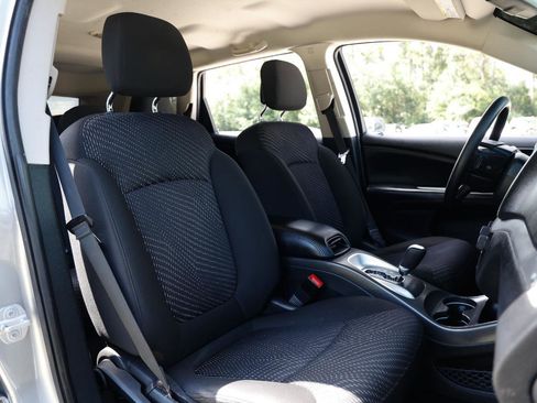 Used 2020 Dodge Journey SE FWD image 19
