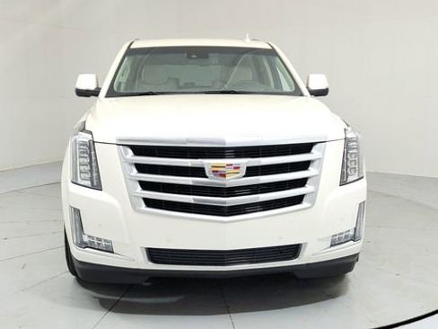 Used 2015 Cadillac Escalade Luxury image 8