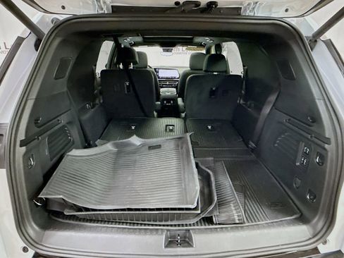 Used 2024 Chevrolet Traverse RS FWD image 30