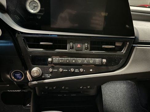 Used 2022 Lexus ES 300h w/ Premium Package image 55