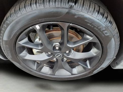 Used 2025 Chrysler Pacifica Limited FWD image 9