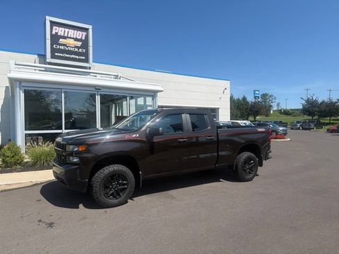Used 2020 Chevrolet Silverado 1500 Custom Trail Boss w/ Custom Convenience Package AWD/4WD image 2