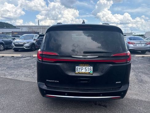 Used 2022 Chrysler Pacifica Touring-L w/ Uconnect Theater Family Group AWD/4WD image 5