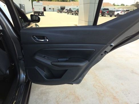 Used 2022 Nissan Altima 2.5 SV FWD image 37