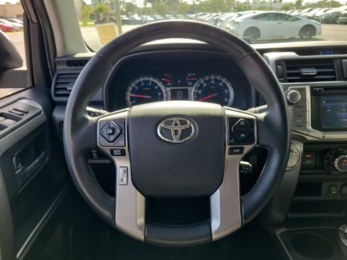 Used 2014 Toyota 4Runner SR5 AWD/4WD image 15