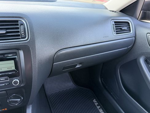 Used 2011 Volkswagen Jetta S image 25