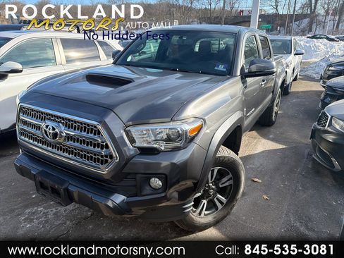Used 2017 Toyota Tacoma TRD Sport image 1
