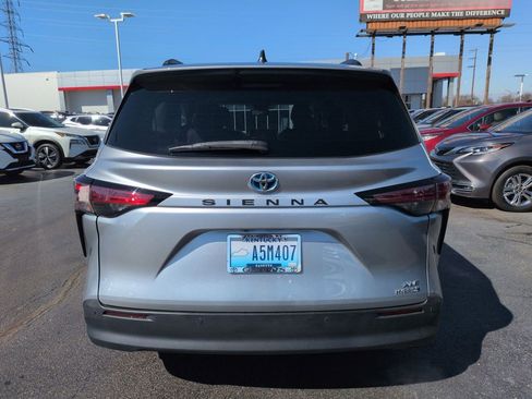 Used 2021 Toyota Sienna XLE image 4