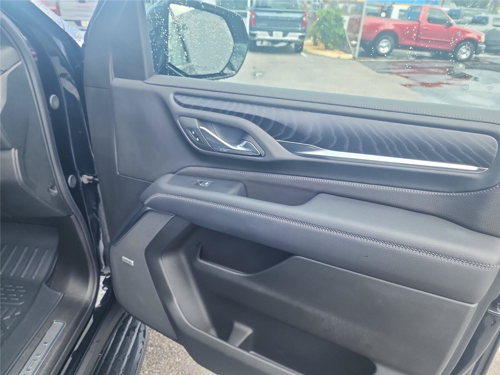 Used 2024 GMC Yukon XL Denali AWD/4WD image 30