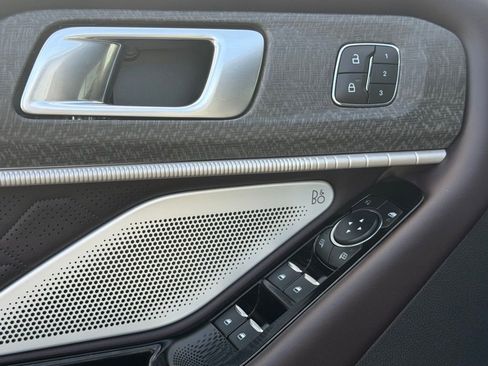 Certified 2025 Ford Explorer Platinum w/ LUX Leather Package image 18