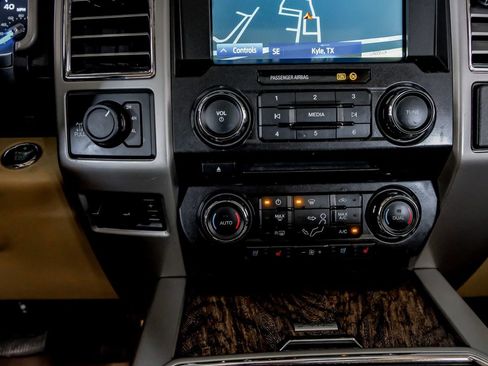 Used 2017 Ford F250 Lariat w/ Lariat Ultimate Package AWD/4WD image 27