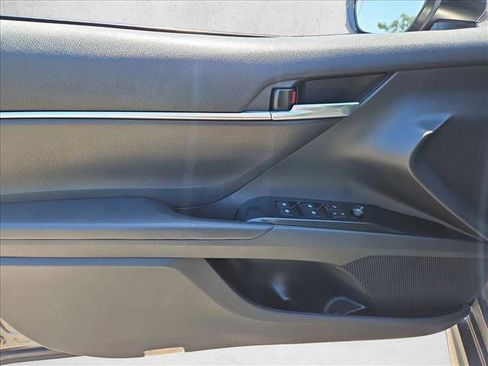 Used 2019 Toyota Camry SE w/ Carpet Mat Package FWD image 9