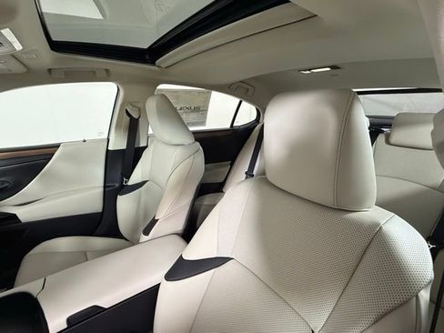 New 2025 Lexus ES 350 w/ Premium Package image 6