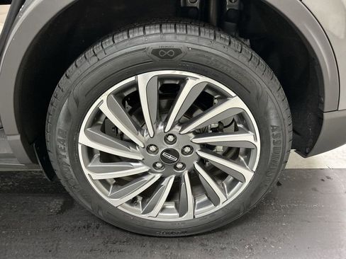 Used 2025 Lincoln Corsair Reserve w/ Towing Package AWD/4WD image 8