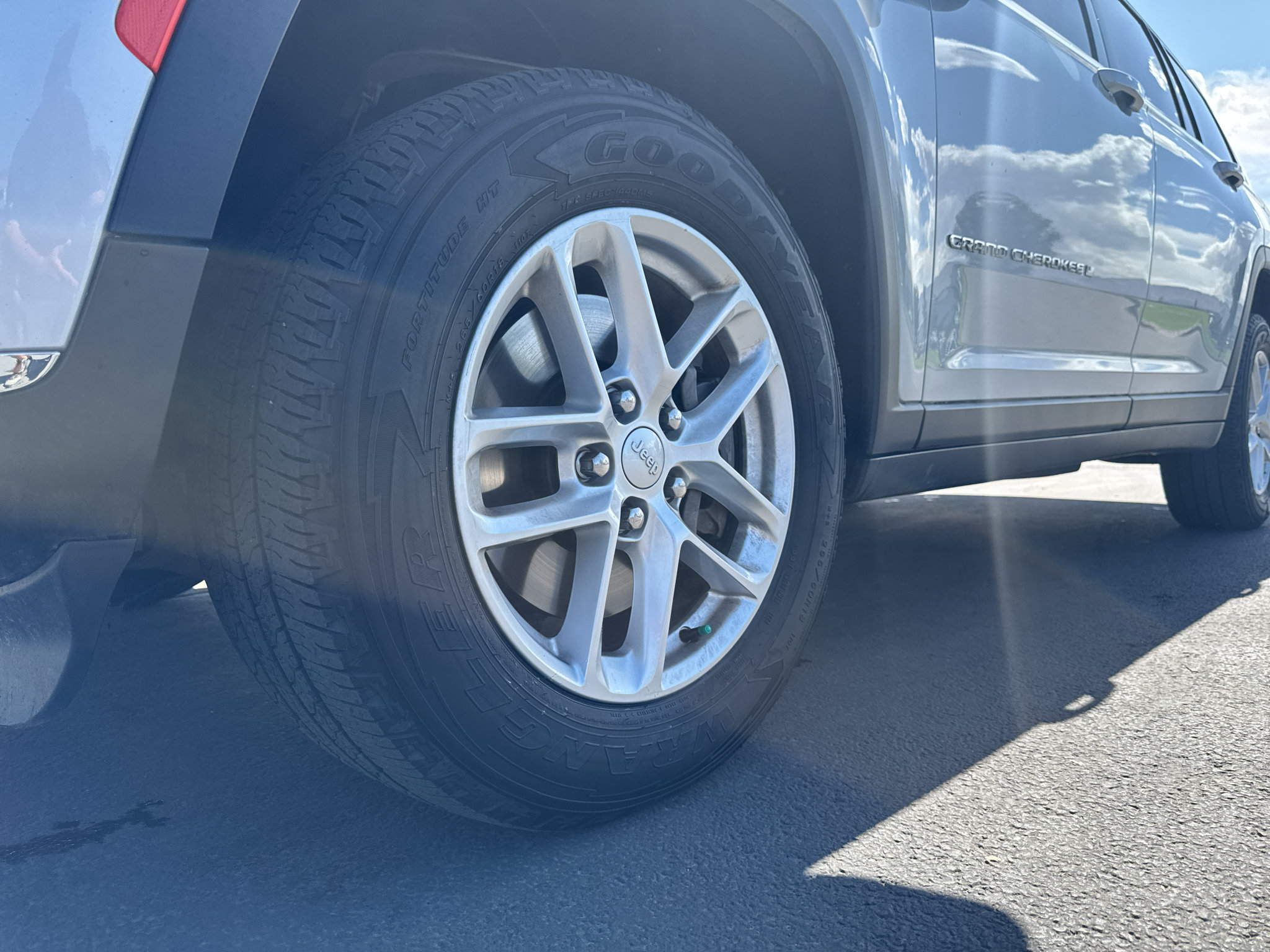 Used 2022 Jeep Grand Cherokee L Laredo w/ Luxury Tech Group I AWD/4WD image 19