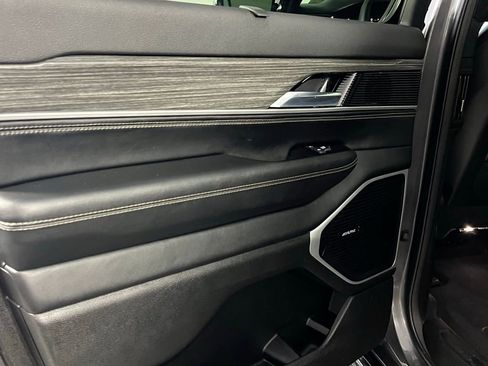 Used 2022 Jeep Wagoneer Series III w/ Convenience Group I image 28