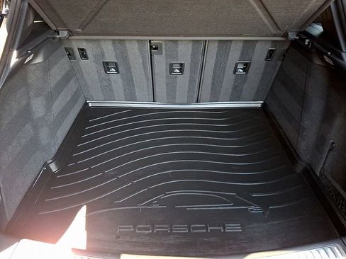 Certified 2023 Porsche Macan Turbo AWD/4WD image 31