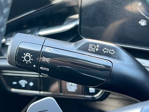 Used 2023 Kia Niro EX FWD image 18