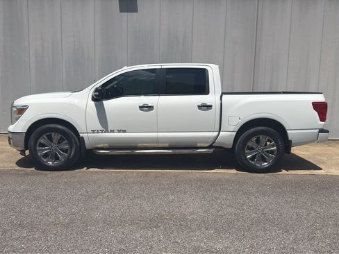 Used 2018 Nissan Titan SV w/ SV Convenience Package AWD/4WD image 6