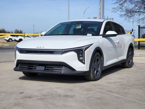 New 2026 Kia K4 FWD image 2