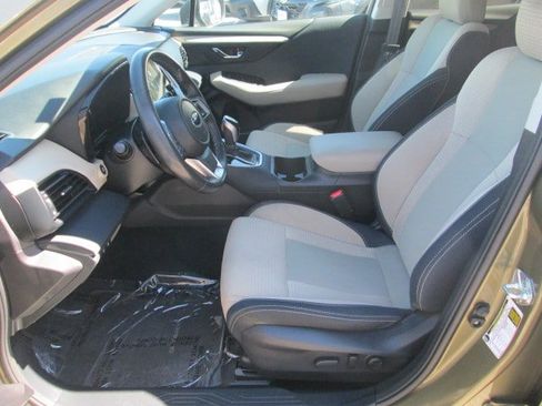 Used 2023 Subaru Outback Premium AWD/4WD image 9