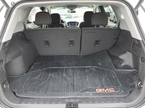 Used 2024 GMC Terrain SLE w/ Driver Convenience Package AWD/4WD image 9