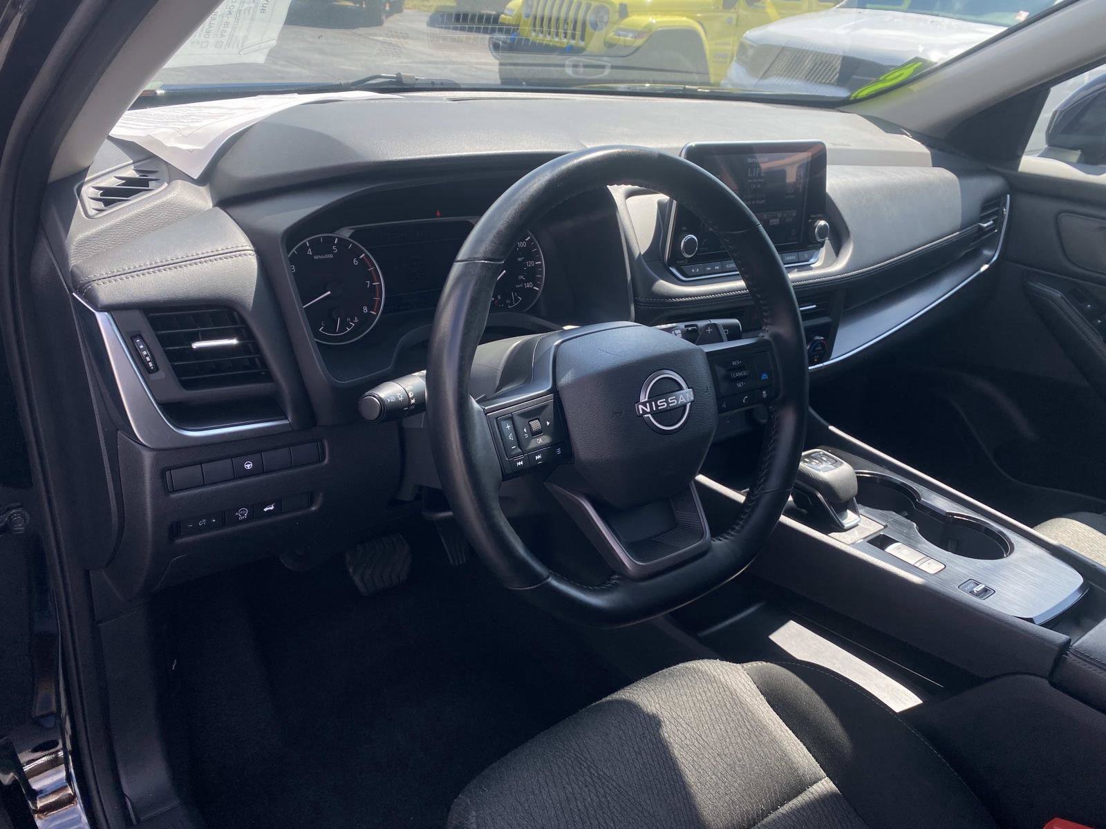 Used 2025 Nissan Rogue SV FWD image 24