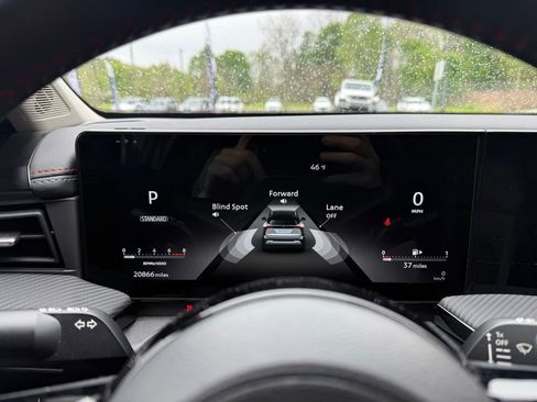 Used 2025 Nissan Kicks SR AWD/4WD image 13