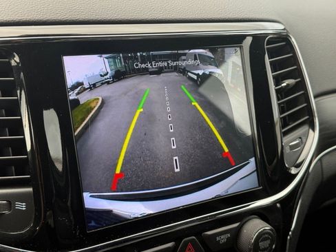 Used 2020 Jeep Grand Cherokee Limited image 29