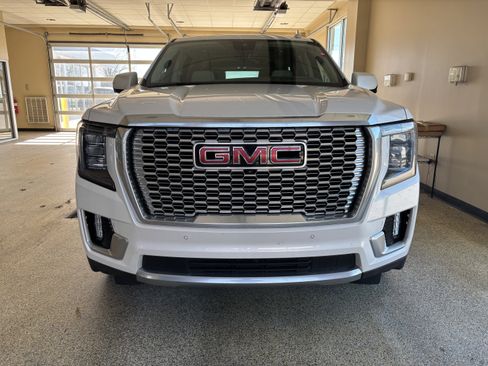 Used 2024 GMC Yukon XL Denali w/ Advanced Technology Package image 2