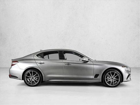 Used 2025 Genesis G70 2.5T image 4