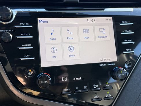 Used 2020 Toyota Camry XLE image 32