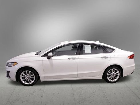 Used 2020 Ford Fusion SE image 2