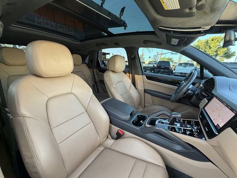 Used 2021 Porsche Cayenne AWD/4WD image 40
