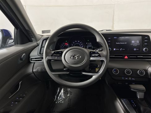 Used 2023 Hyundai Elantra SE FWD image 16