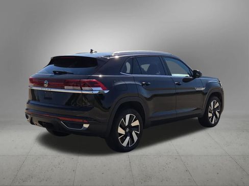 Used 2024 Volkswagen Atlas Cross Sport SE w/ Panoramic Sunroof Package FWD image 6