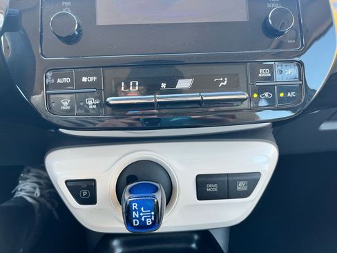 Used 2016 Toyota Prius Two image 28